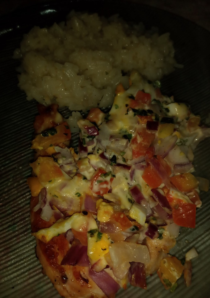 Una foto de Pollo (suprema) al horno con mix de ingredientes