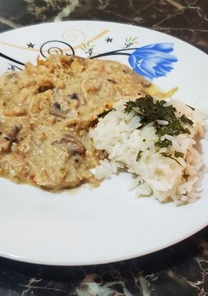 Una foto de Pollo desmechado con crema de champiñones