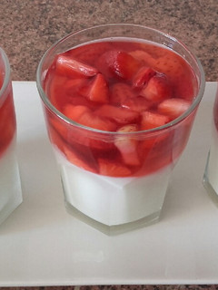 Una foto de Postre de fresa delicioso /comida de Marruecos