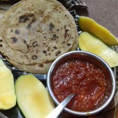 A picture of Vrat Wali Roti and chutney.