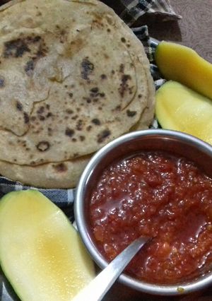 A picture of Vrat Wali Roti and chutney.