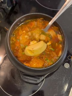 Hình của món Canh kim chi Hàn Quốc.