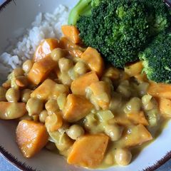 A picture of Sweet potato-chickpea curry.