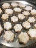 Alfajor relleno con manjar