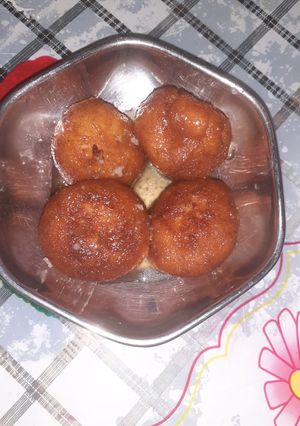 A picture of Gulab jamun.
