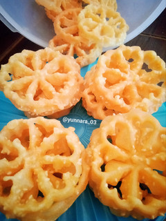 Foto resep Kue Kembang Goyang Wijen Renyah Anti Gagal