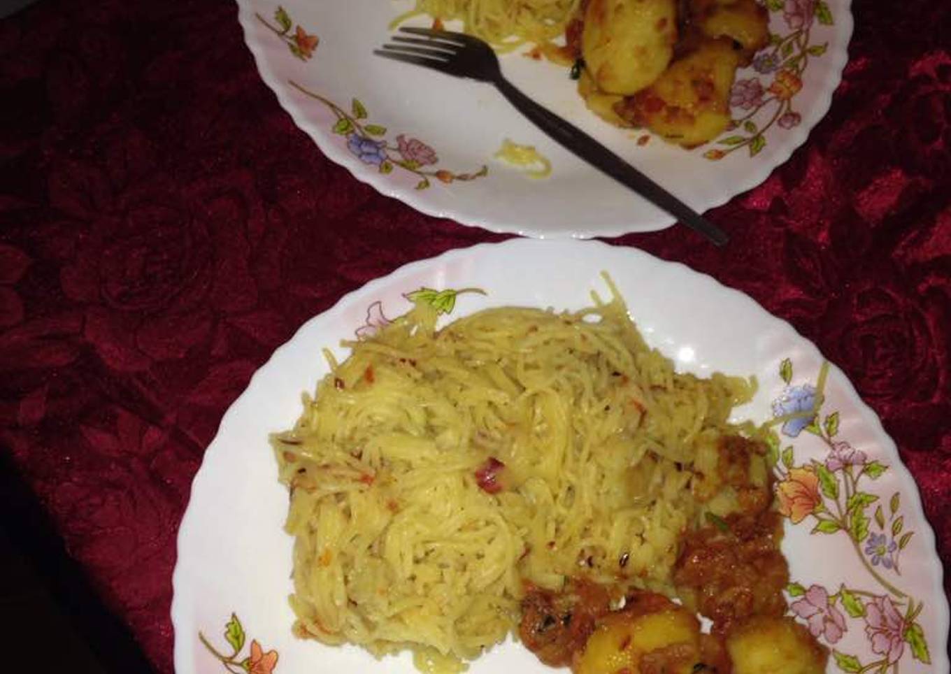 Spaghetti with fried potatoes