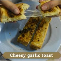 A picture of Cheesy garlic toast.