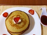 Hot cakes con mermelada de fresa