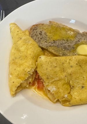 A picture of Professional Cheese and Tomato Omelette - Pro Style :P.