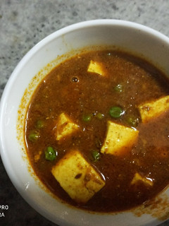 A picture of Matar Paneer.