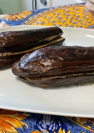 Une photo de Millefeuilles d’aubergines grillées au labneh, épices et persil