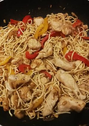 Une photo de Nouilles chinoises au wok