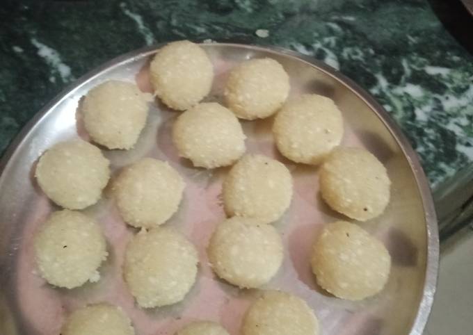 Coconut laddu