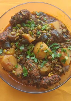 A picture of Mixed Green Beans and Methi Dumplings Subji (Dana Muthiya nu Shaak).