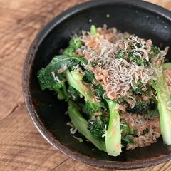 A picture of 🥦 Boiled Purple Sprouting Broccoli with bonito flakes, dried young sardine, Ponzu sauce.