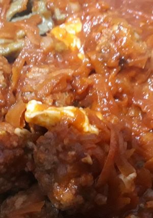 Una foto de Fideos integrales de acelga con albondiguitas y roquefort