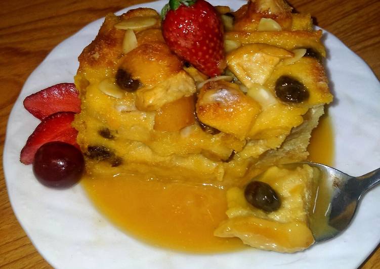 Apple Bread Pudding with Caramel Sauce 🍎