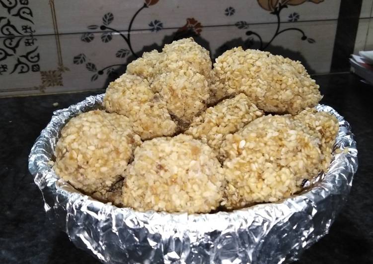 Recipe of Favorite Till ke laddoo