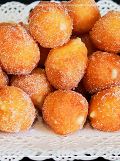 Una foto de Buñuelos de viento rellenos de crema sin gluten