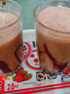 ચોકલેટ મિલ્ક શેક (Chocolate Milkshake Recipe In Gujarati) રેસીપી મુખ્ય ફોટો