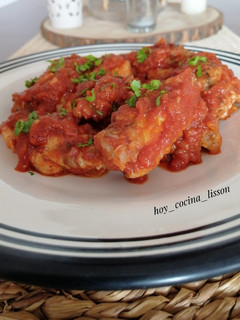 Una foto de Alitas de pollo en salsa de tomate