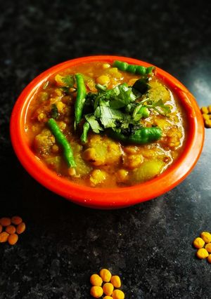 तोर‌ई और चना दाल की मसाला सब्जी (Torai Aur chana dal ki masala sabzi recipe in Hindi) रेसिपी मुख्य फोटो