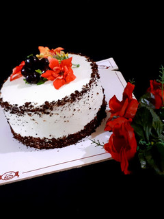 عکسی از دستور کیک تولد اسپانیایی با فیلینگ کرم شانتلی شکلاتی 😋😍
