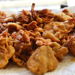 A picture of Onion Chilli fritters.