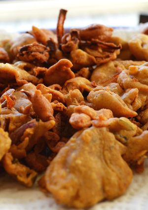 A picture of Onion Chilli fritters.