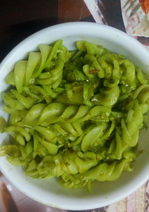 A picture of Green chutney pasta.