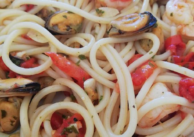 Tenger gyümölcsei spagetti a&amp;#39;la Dáci | Benkovics Dia receptje - Cookpad ...
