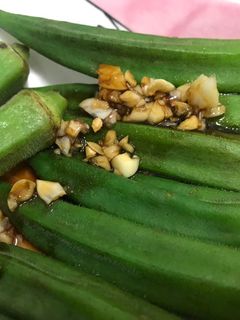 輕鬆做簡單吃-秋葵佐蒜醬 的食譜成品照片