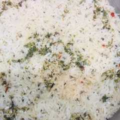 A picture of Arroz saltado muy rico y sano.