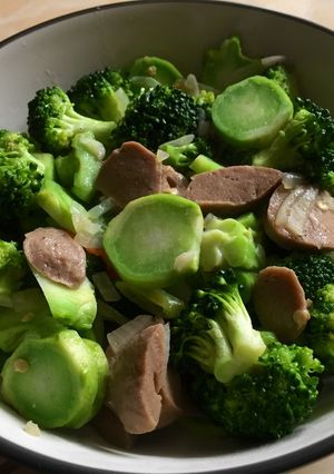 Foto resep Tumis brokoli dan bakso 🥦🥦