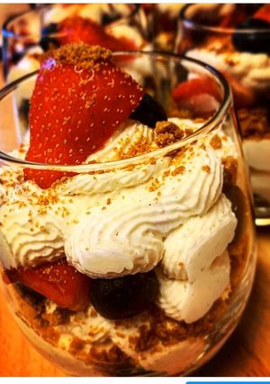 Une photo de Verrine de mascarpone aux fraises et spéculos