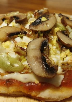 Una foto de Pizza de puerro y huevo 🍕