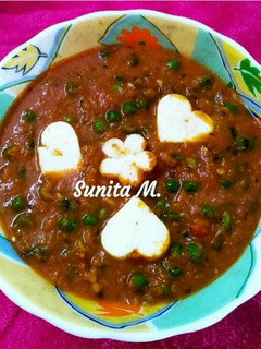 A picture of Lababdar-Matar-Paneer.