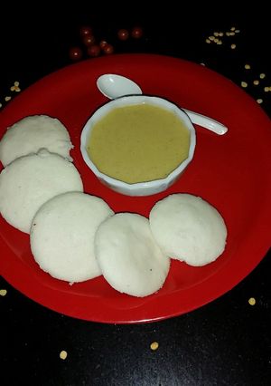 A picture of Rice idli.