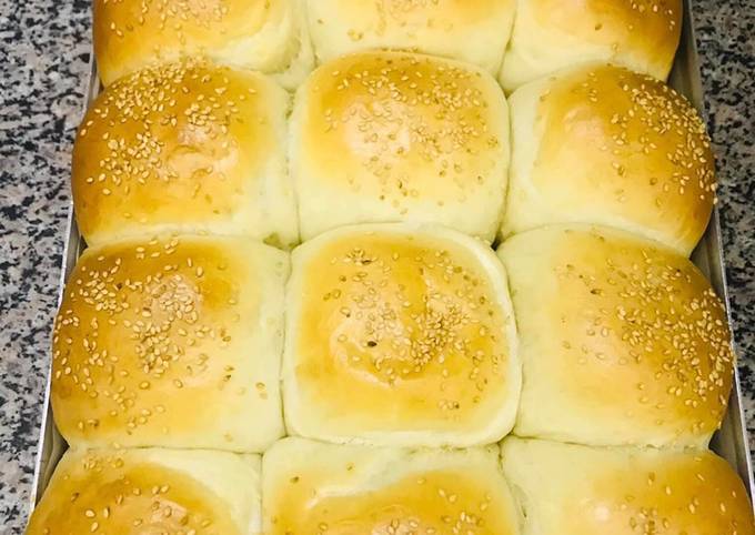 Soft and fluffy dinner roll buns
