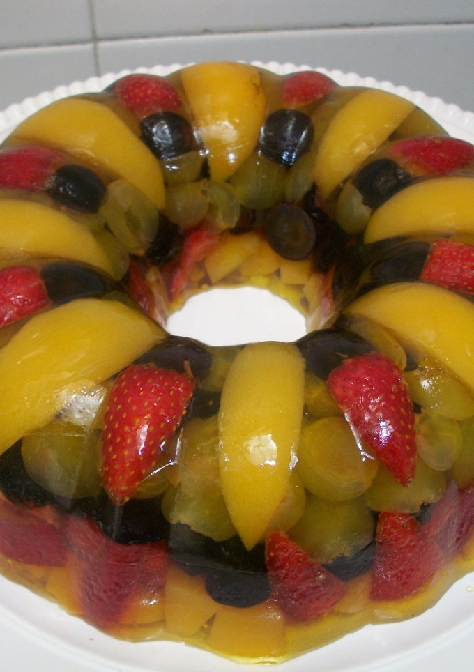 Una foto de Molde de frutas y gelatina