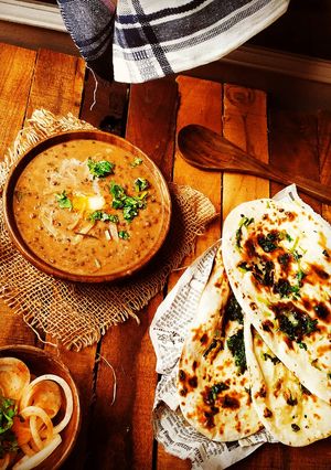 दाल मखानी और बटर नान (dal makhani aur butter naan recipe in Hindi) रेसिपी मुख्य फोटो