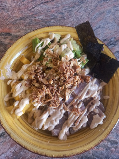 Una foto de Poke bowl de atún 🍚