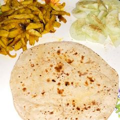 A picture of Arbi(taro) pyaza.