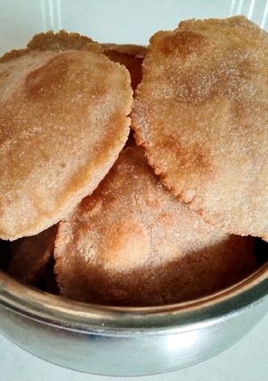 પૂરી(Puri Recipe in Gujarati) રેસીપી મુખ્ય ફોટો
