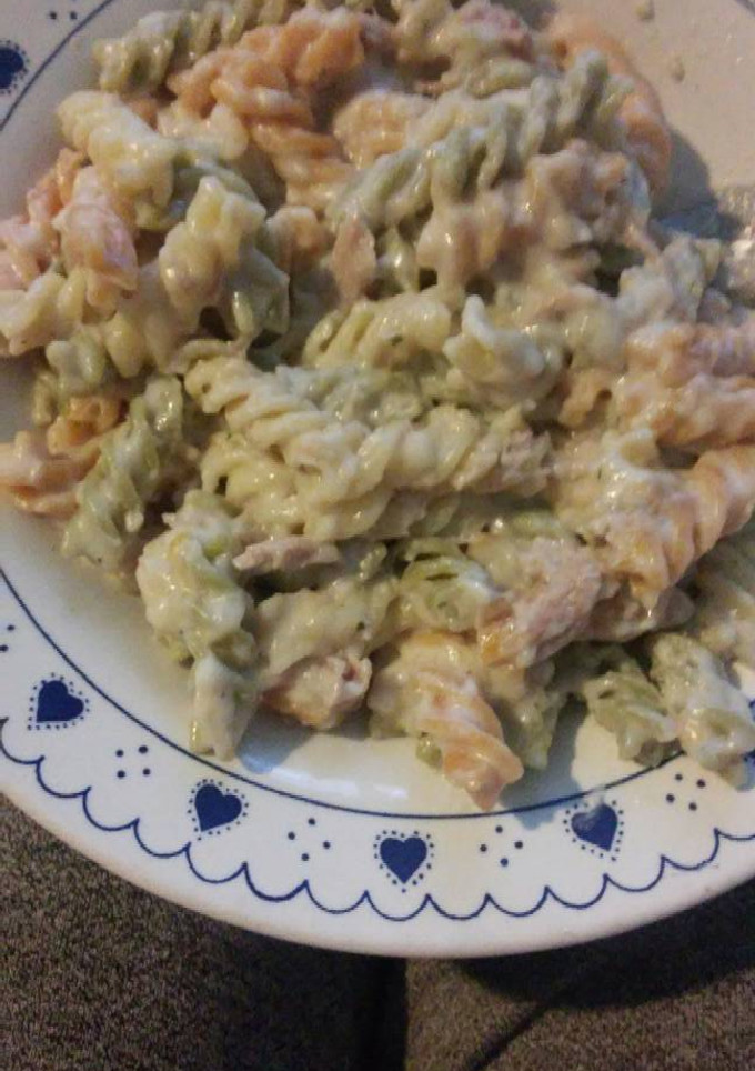 Una foto de Macorrones con bechamel queso y atún