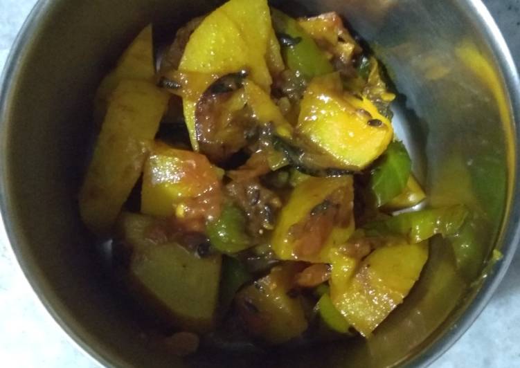 How to Prepare Favorite Tasty capsicum potato 😋😋😋