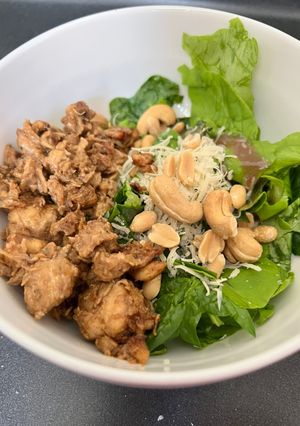 Una foto de Ensalada de pollo