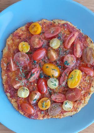 Una foto de Pizza con base de coliflor