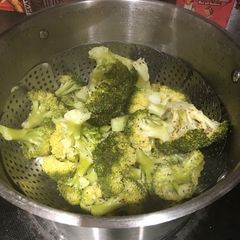 A picture of Steamed Broccoli .